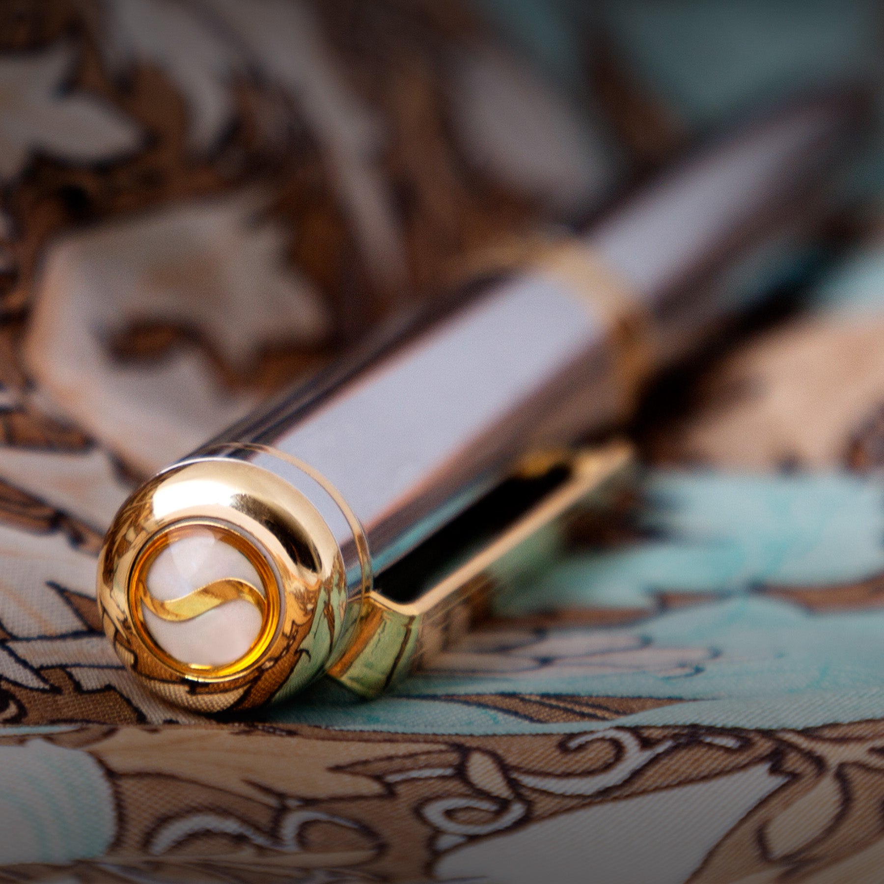 Classic Silver Chrome Fountain Pen - Fine Nib