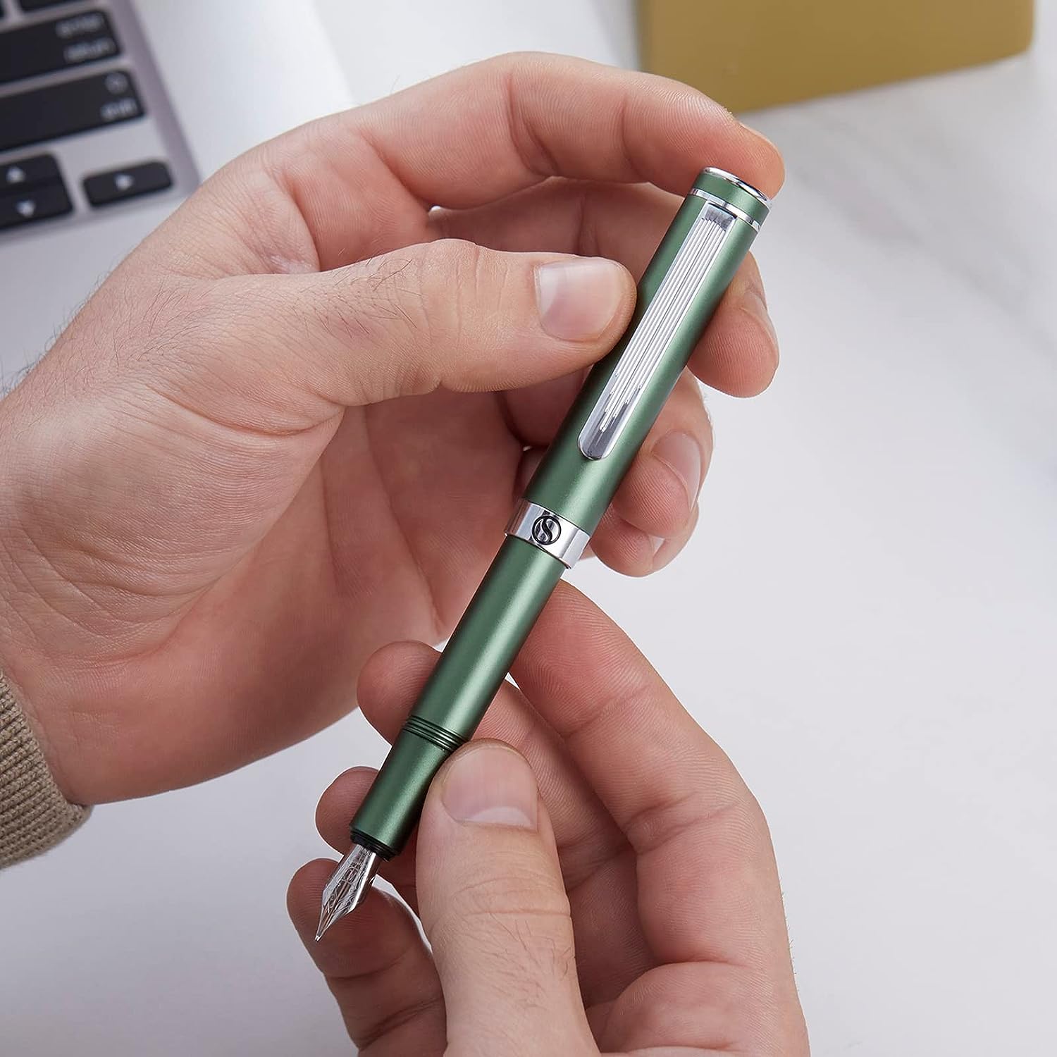 Scriveiner Luxury EDC Fountain Pen (Medium), Stunning Matt Green Pocket Pen, Chrome Finish